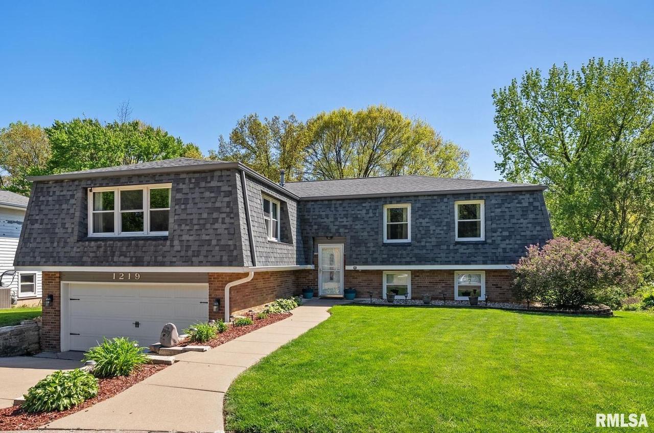 1219 8th Street Ct., Hampton, IL 61256