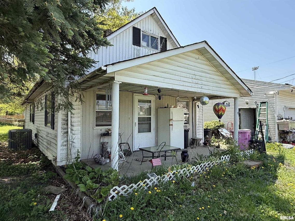 409 & 411 1st St., Matherville, IL 61263