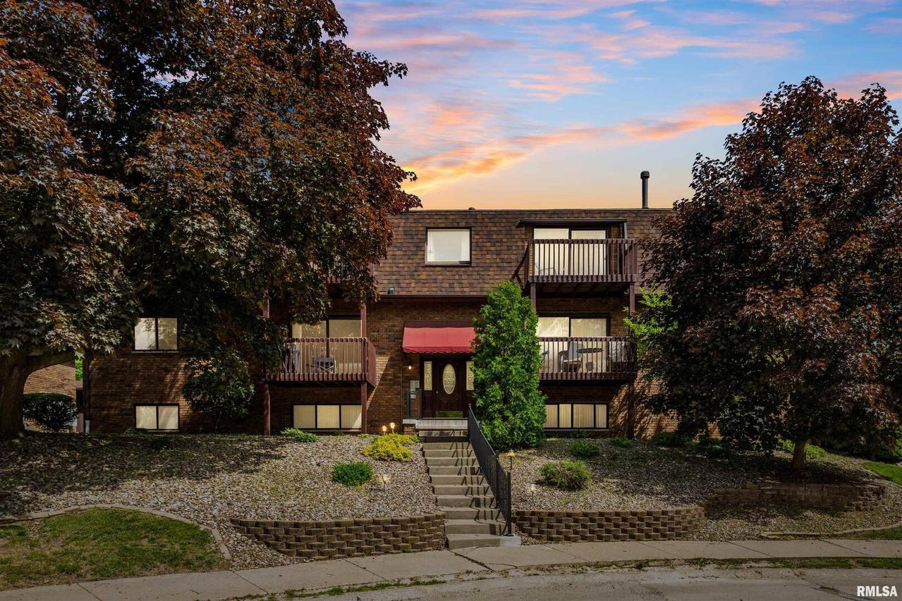 2505 26th Avenue Ct. #J, Rock Island, IL 61201