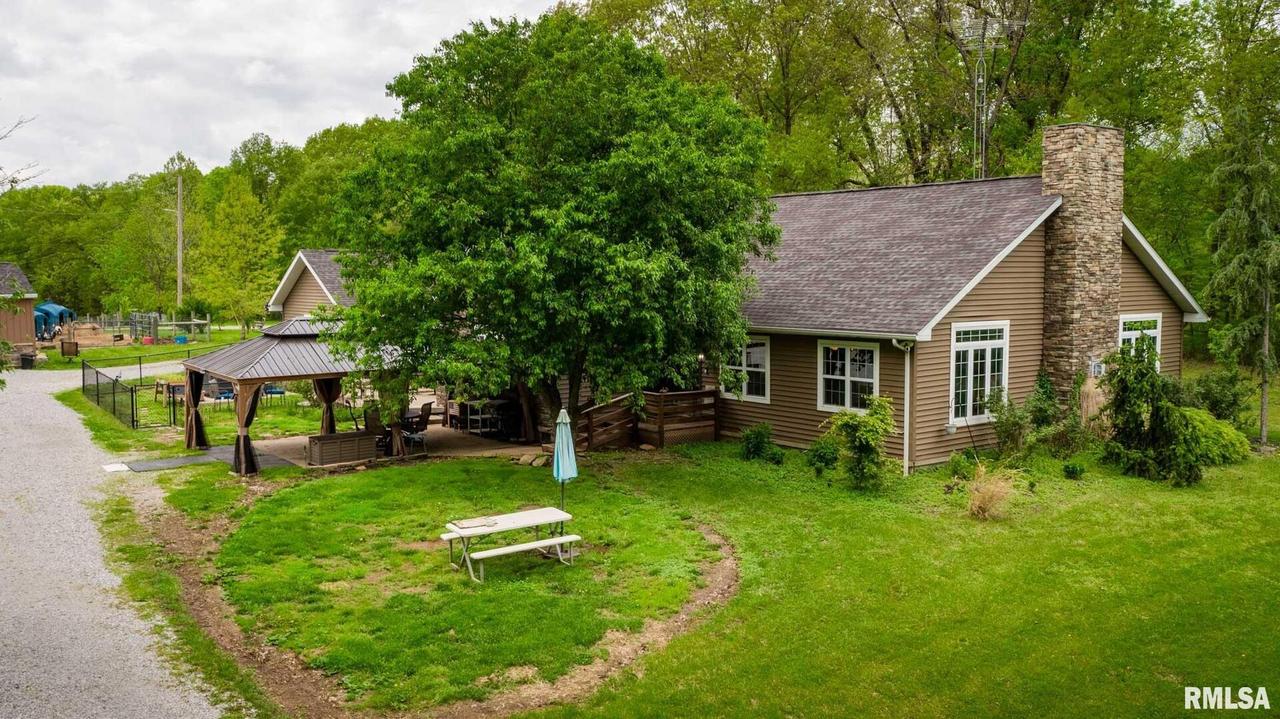 17503 N Woodlawn Ln., Woodlawn, IL 62898