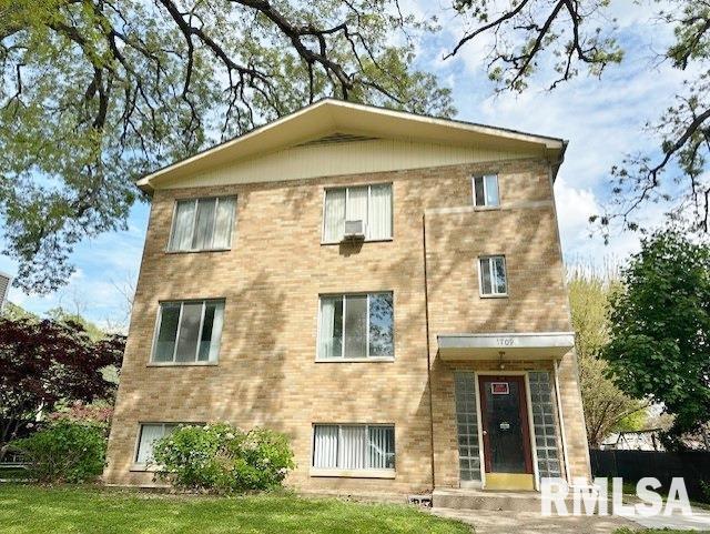 1709 25th St., Rock Island, IL 61201