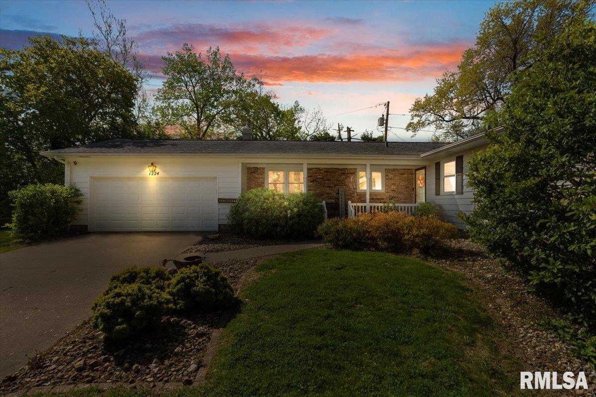 1224 34th Avenue Ct., Rock Island, IL