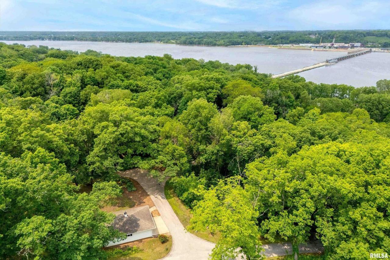 16204 Il Route 84 N Route, East Moline, IL 61244