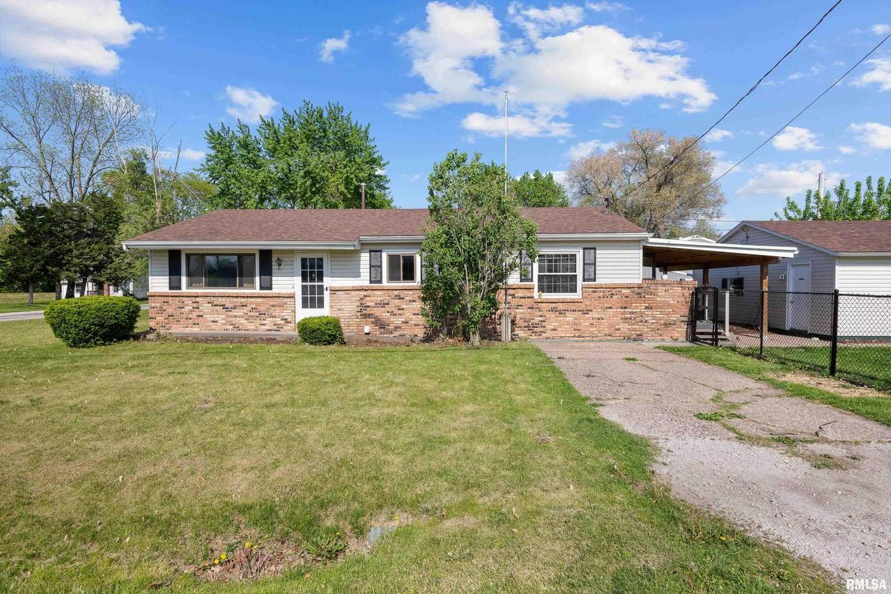 203 E 2nd St., Andalusia, IL 61232