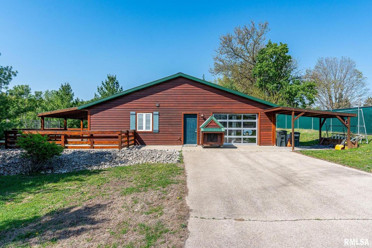 1012 Viaduct Rd., Savanna, IL 61074