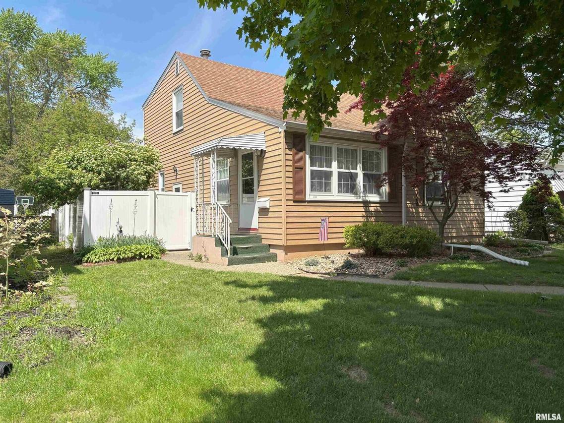 2122 15th St., Rock Island, IL 61201