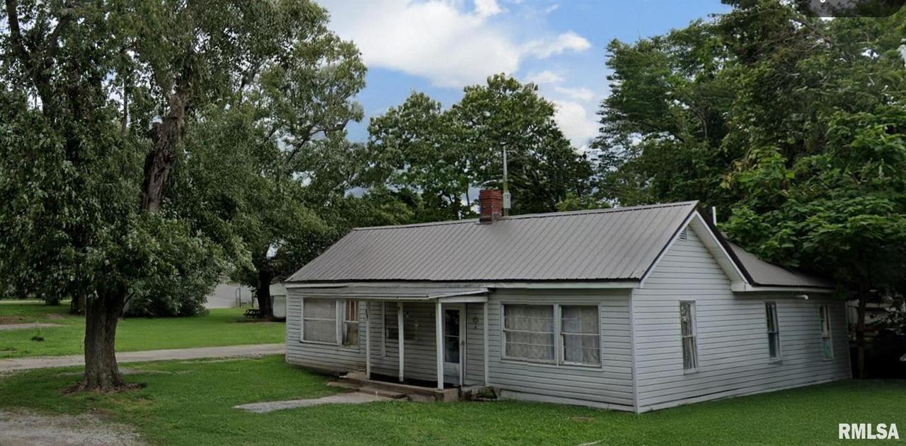 607 W Sycamore St., Carmi, IL 62821