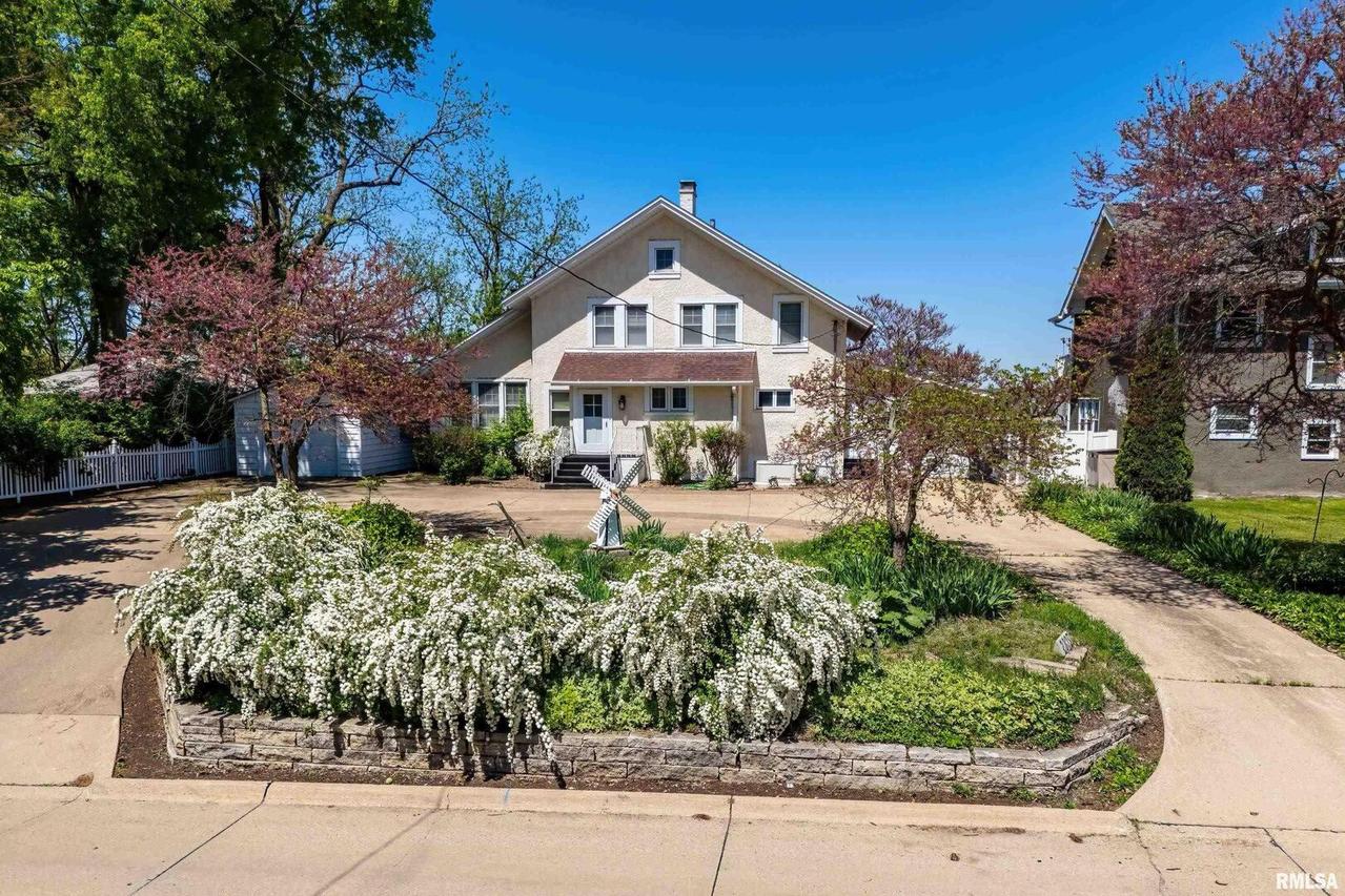 2805 8th Ave., Moline, IL 61265