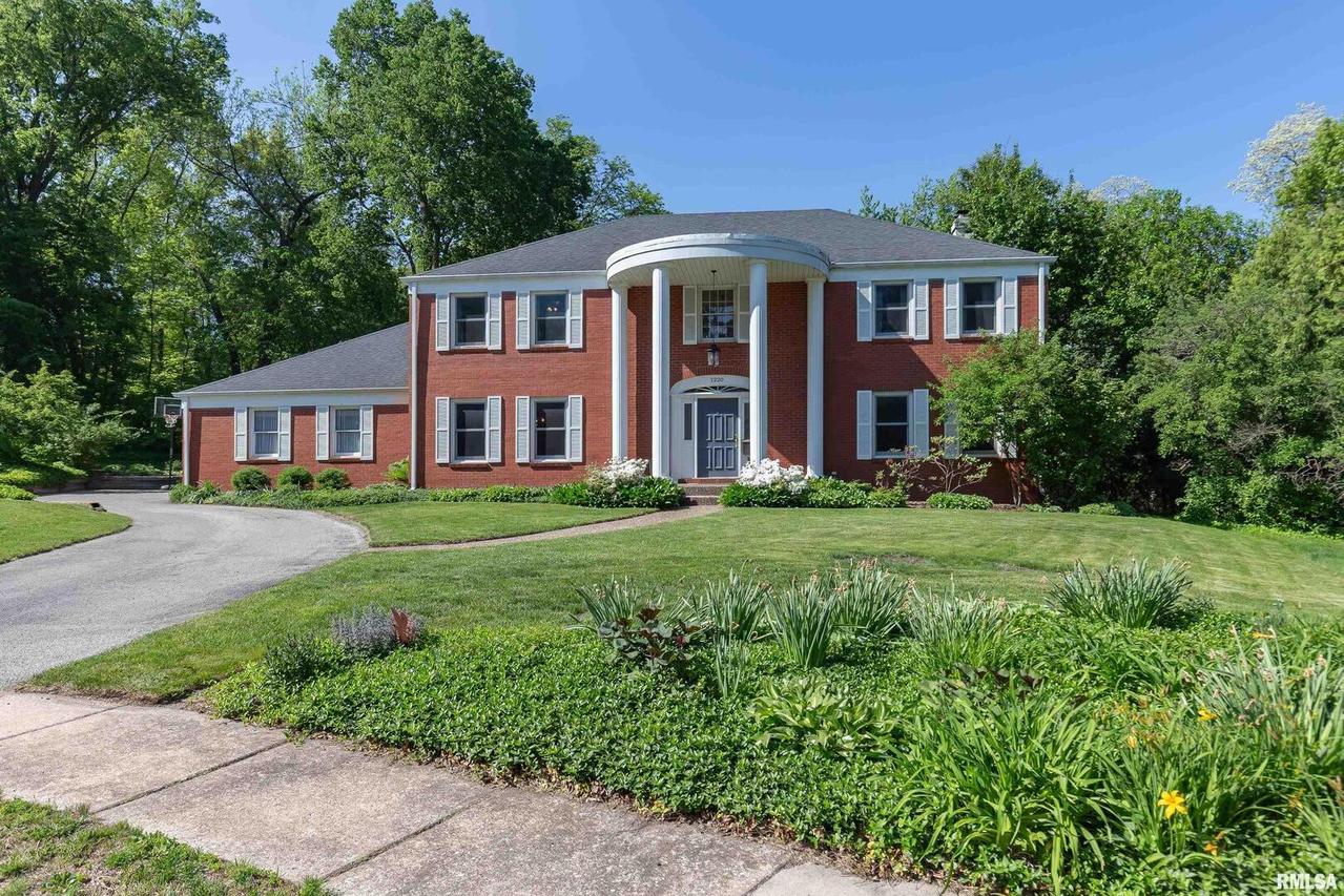 1220 38th Avenue Ct., Rock Island, IL