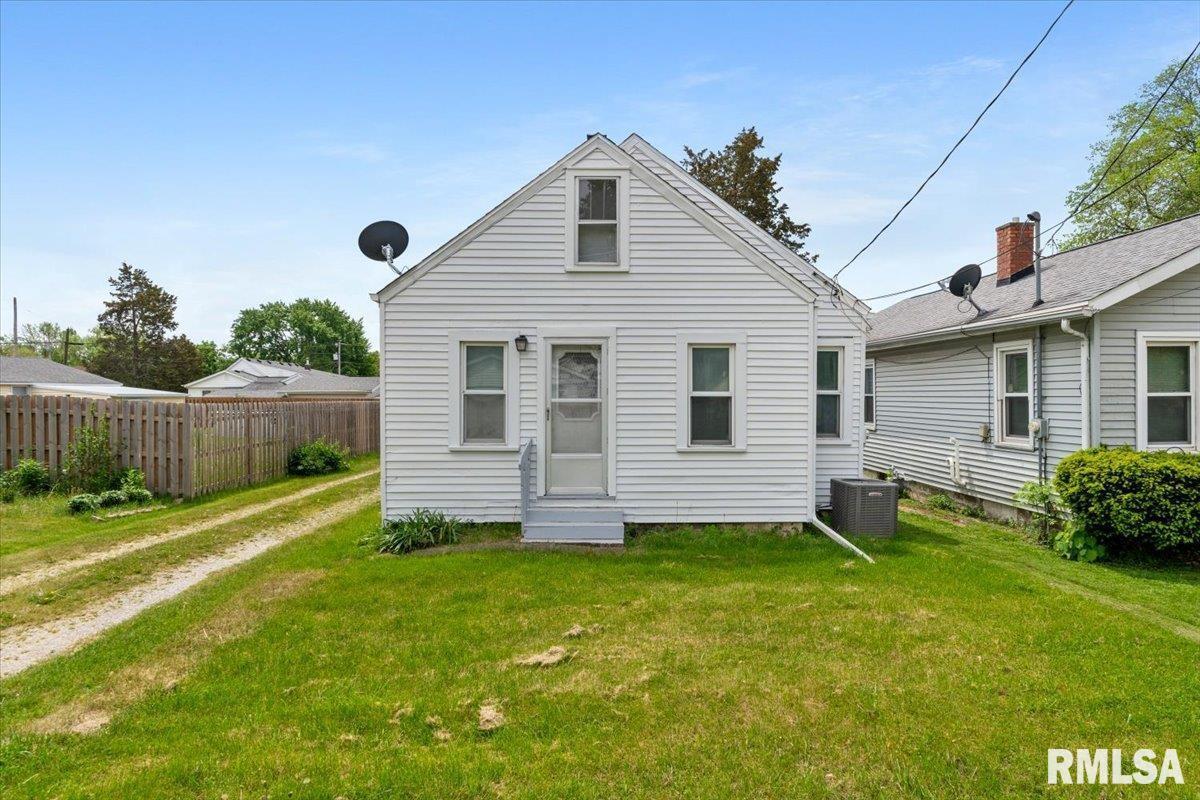 1812 27 1/2 Ave., East Moline, IL 61244
