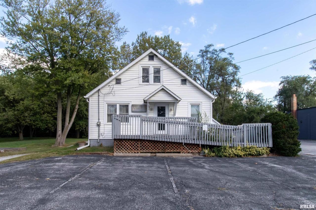 635 1st St., Silvis, IL 61282