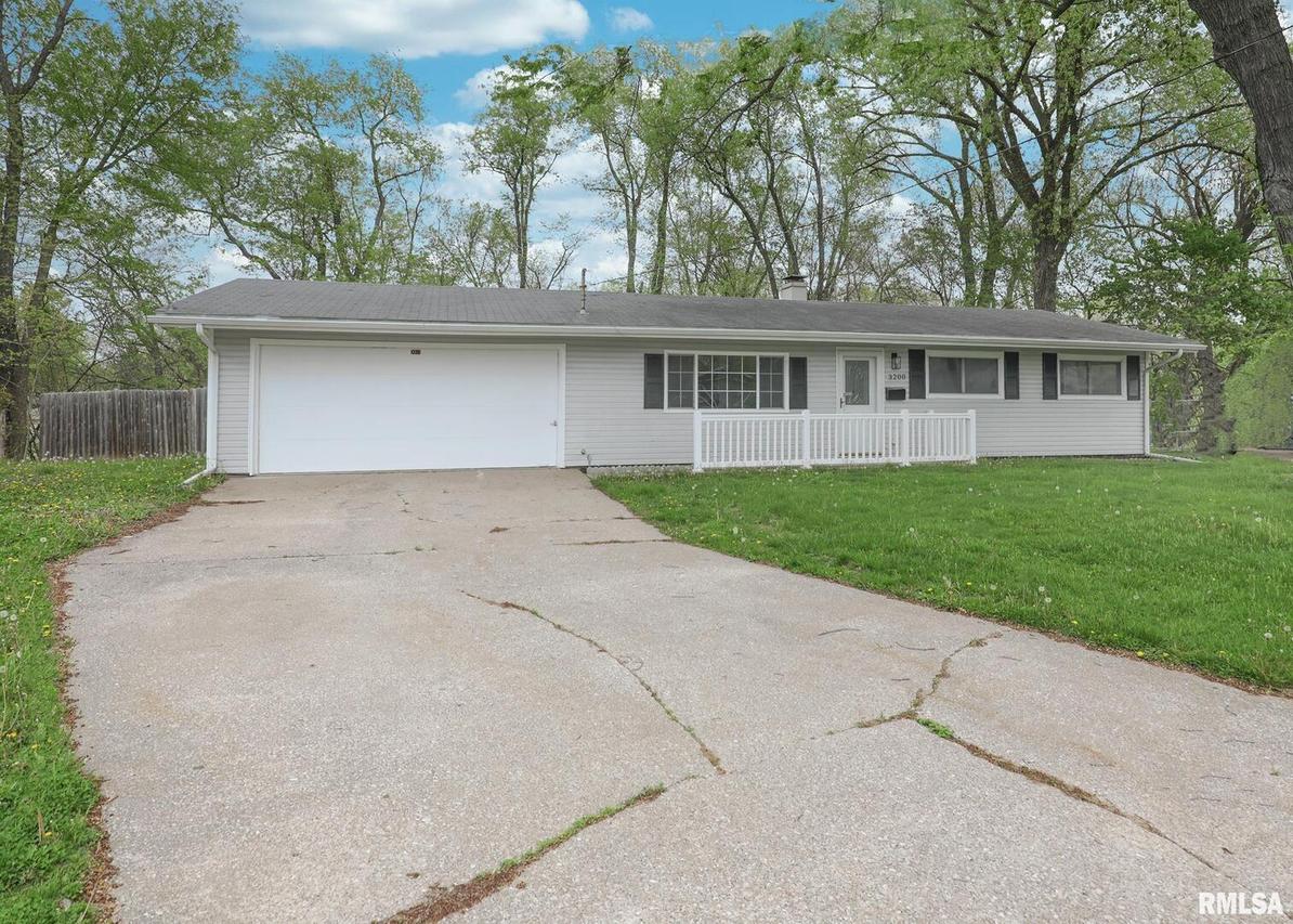 3200 9th Street Ct., East Moline, IL 61244