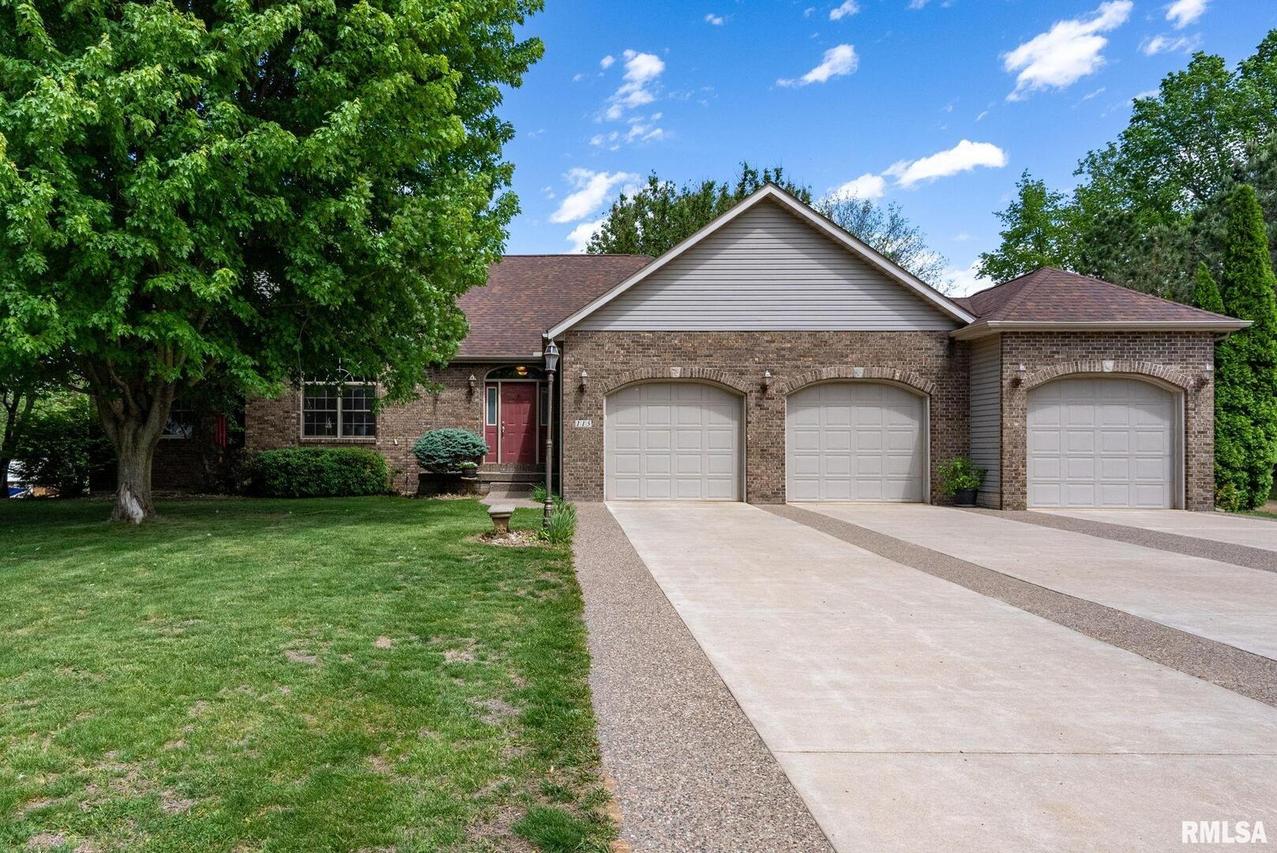 115 Woodland Dr., Andalusia, IL 61232