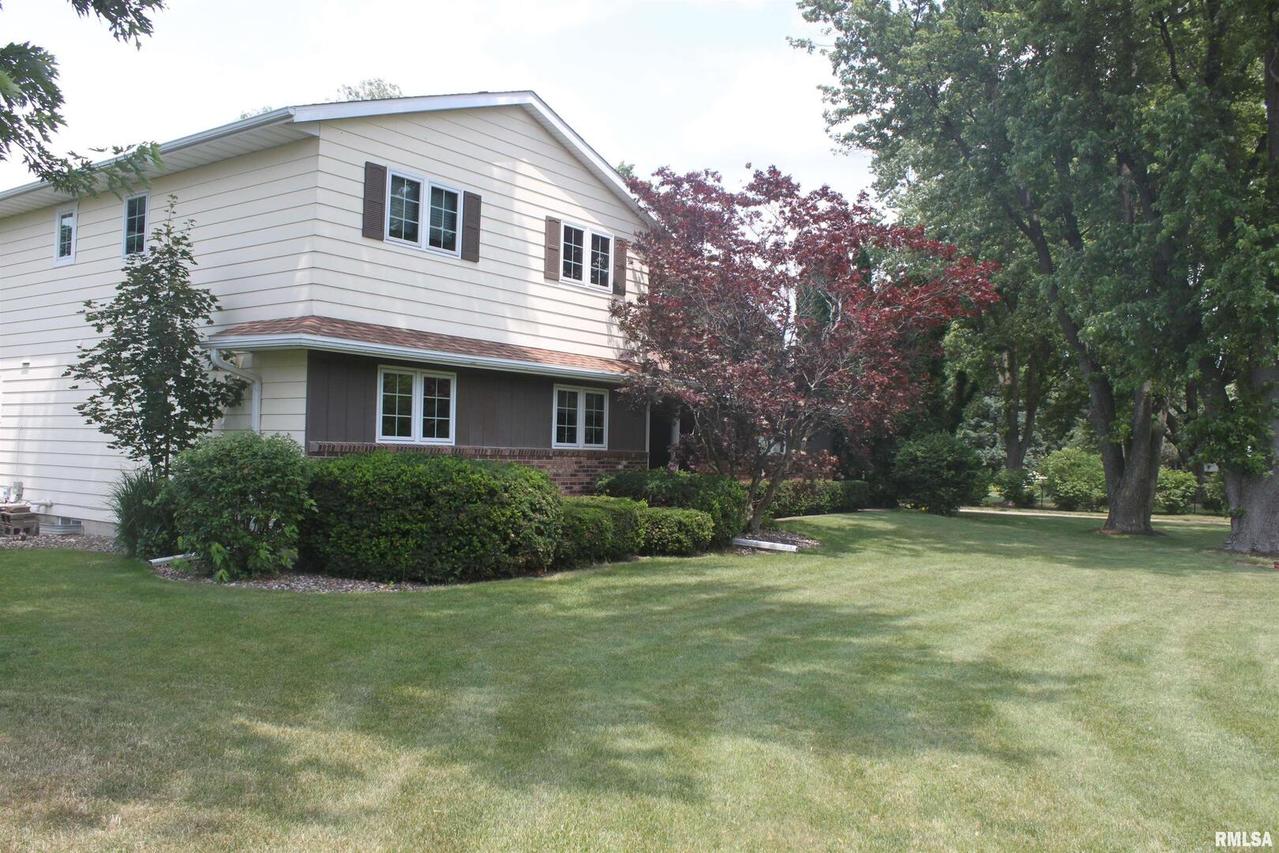 17226 Cedar Rd., East Moline, IL 61244