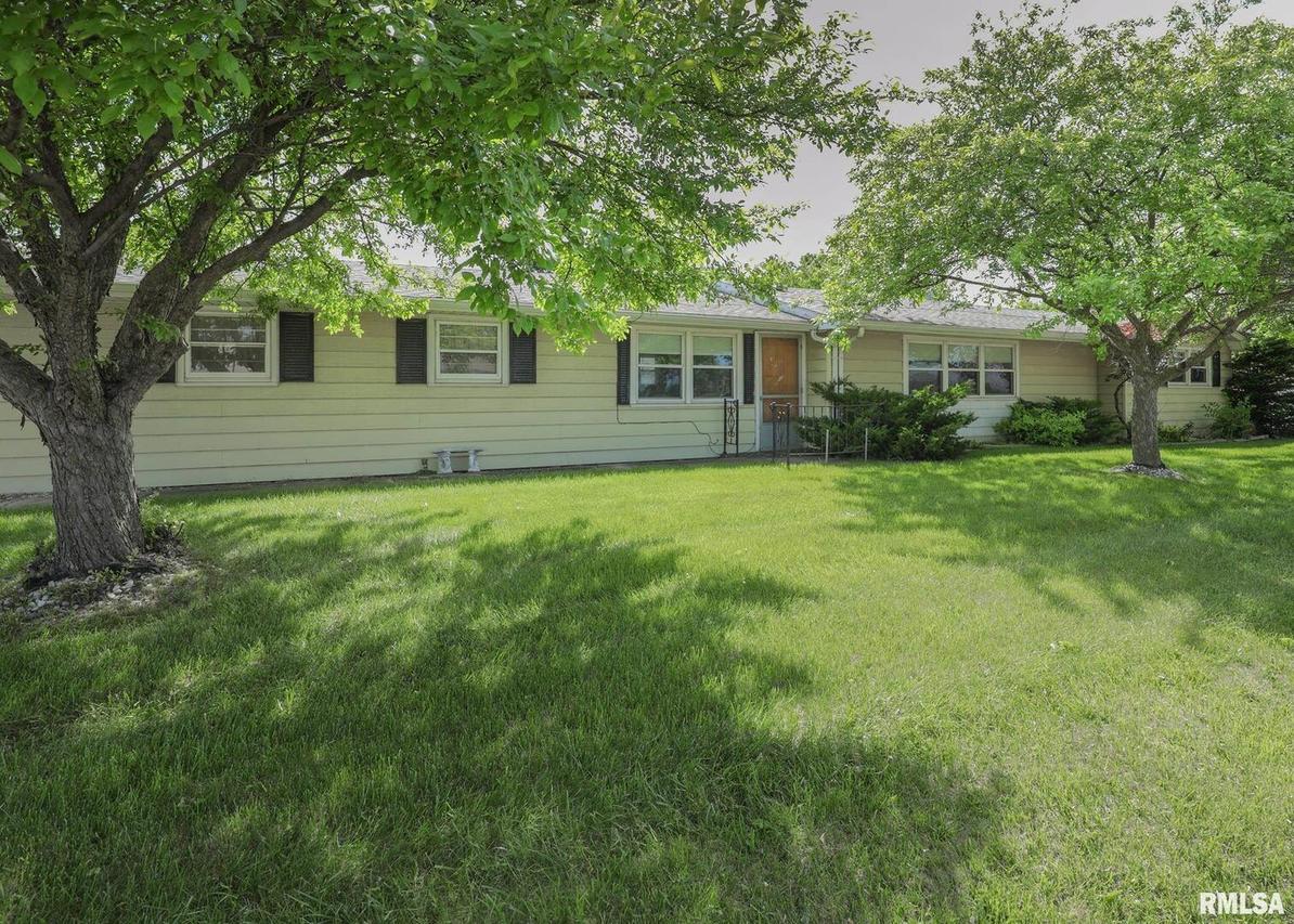 2218 9th St., Silvis, IL 61282