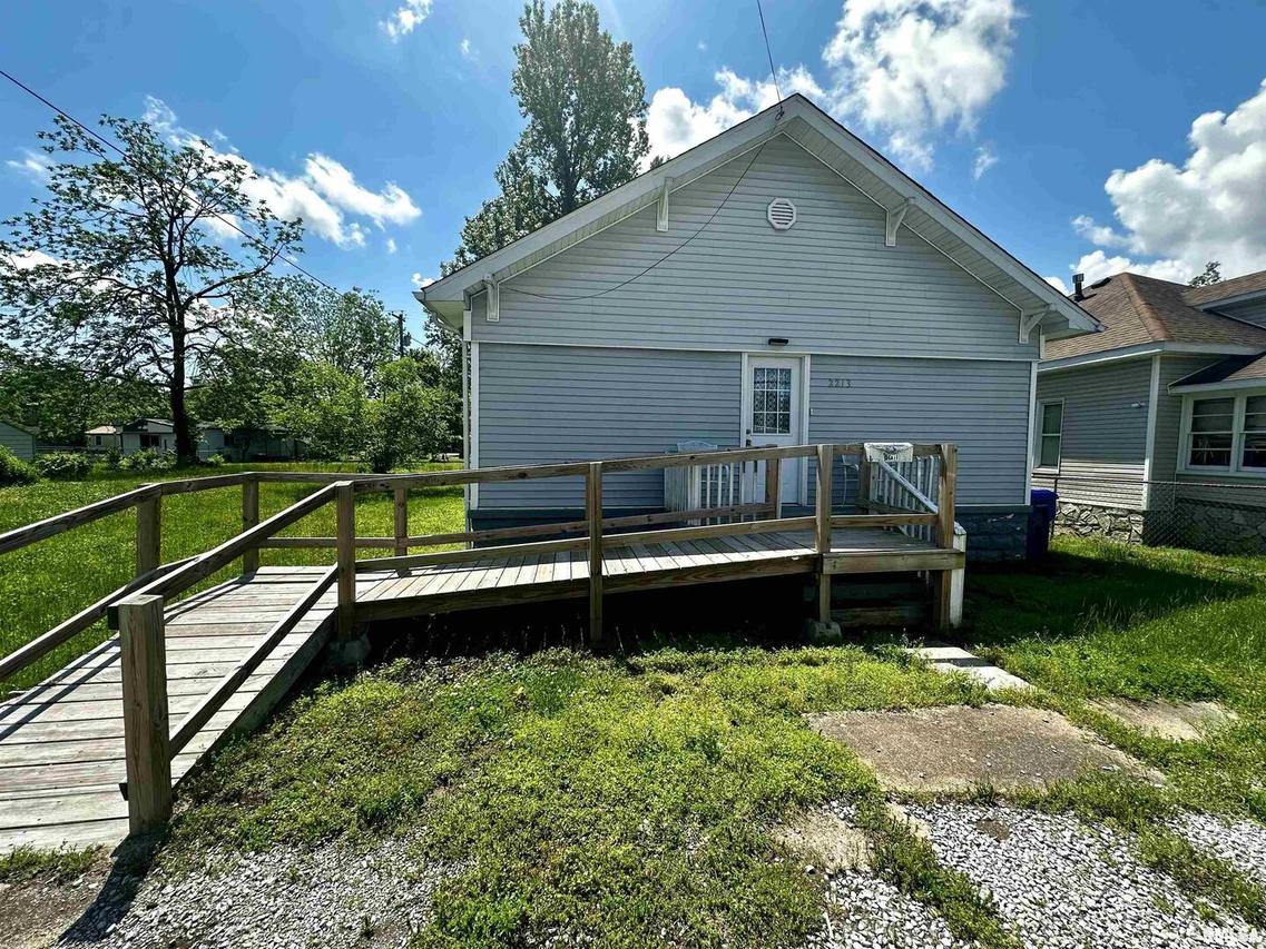 2213 Locust St., Eldorado, IL 62930