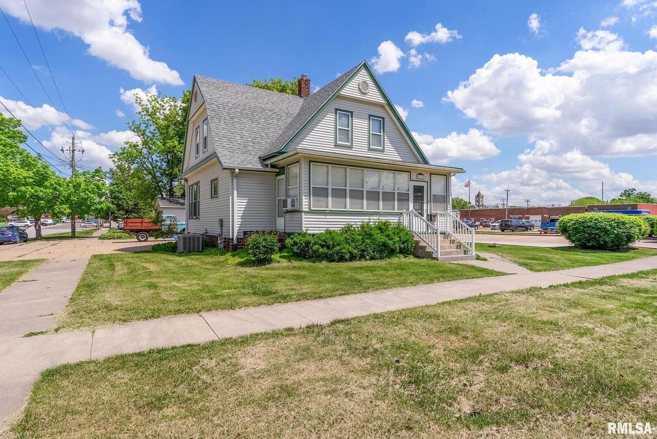 110 NW 3rd Ave., Aledo, IL 61231