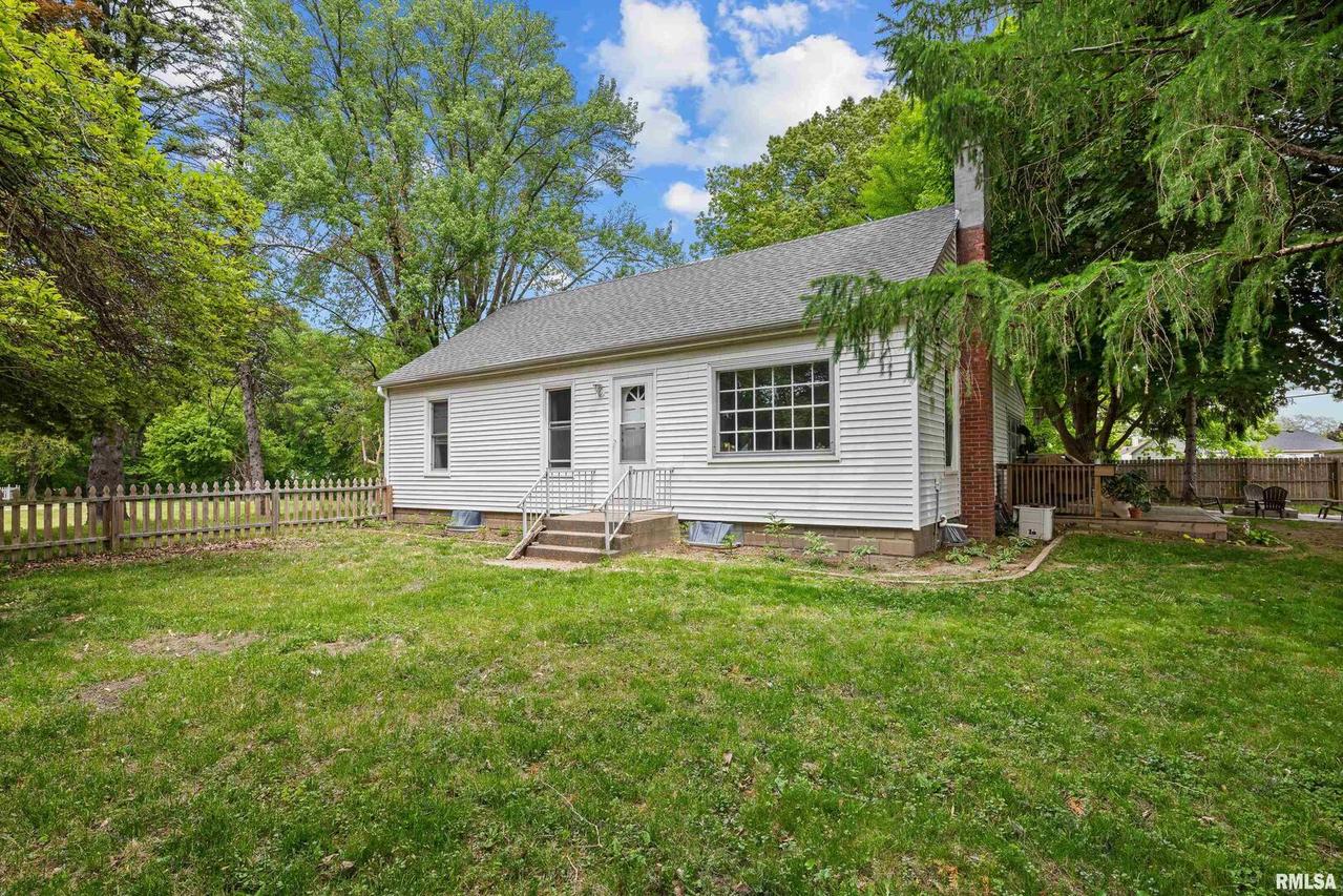 3610 12th Ave., Moline, IL 61265