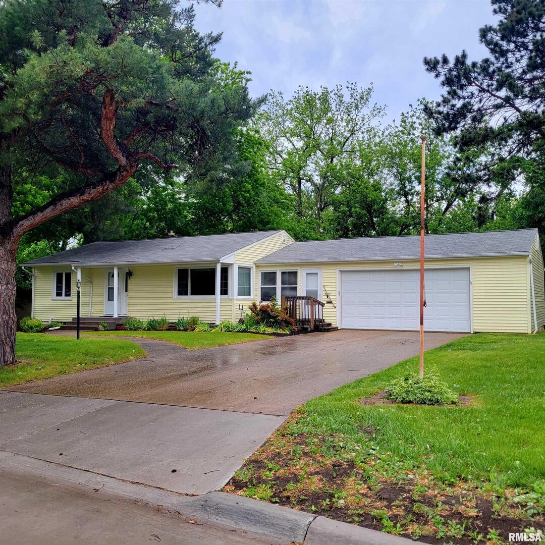 2727 32nd Avenue Ct., Rock Island, IL 61201