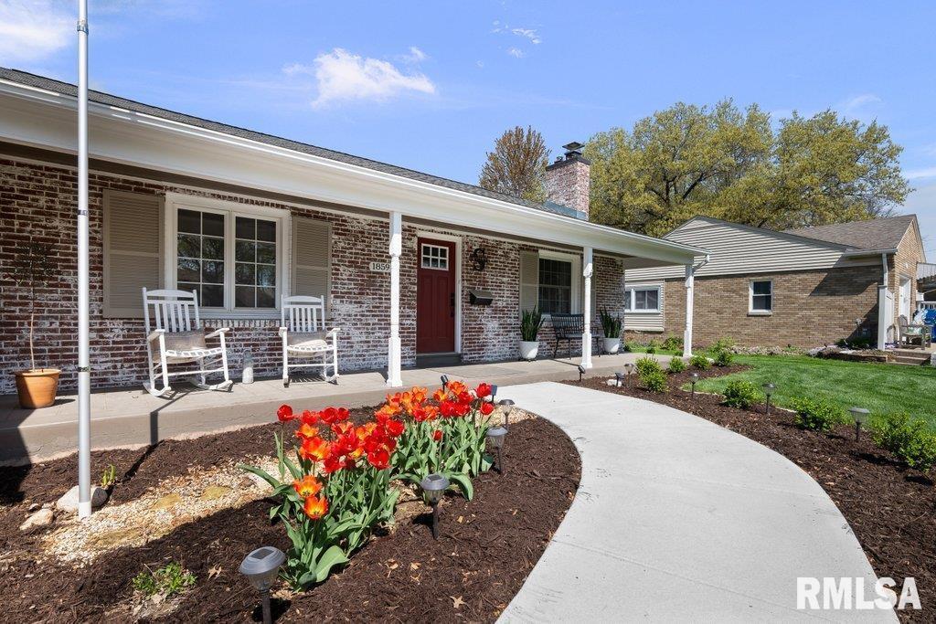 1859 25th Avenue Ct., Moline, IL 61265