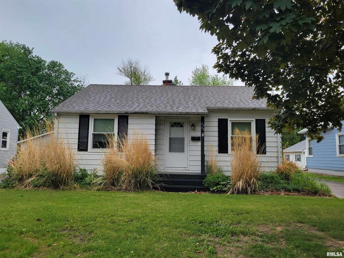 2322 4th St. #A, East Moline, IL 61244