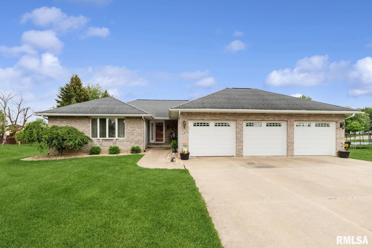 201 Maple Ln., Fulton, IL 61252