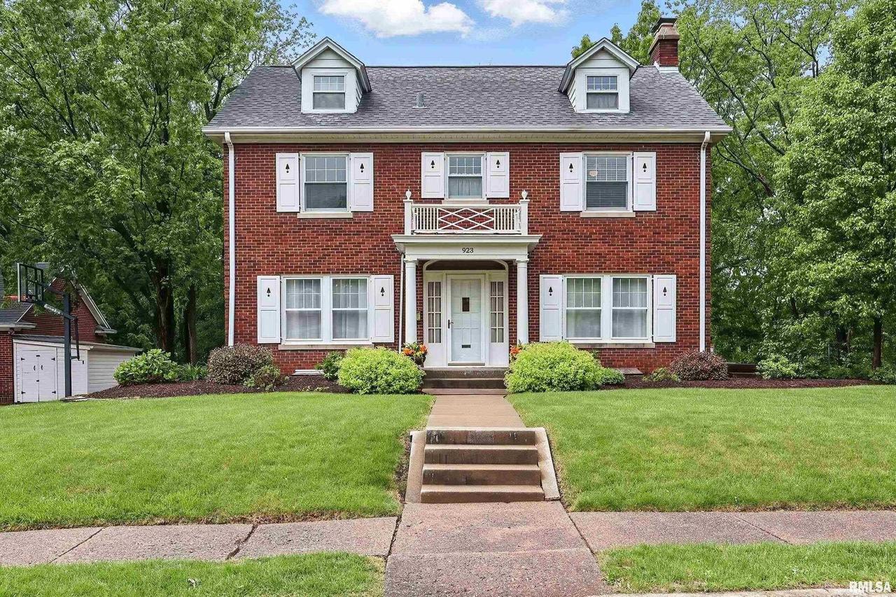 923 22nd St., Moline, IL 61265