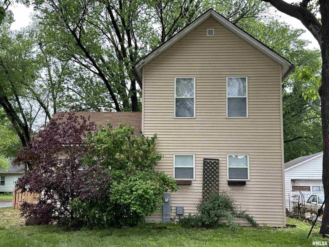 3734 9th St., Rock Island, IL 61201