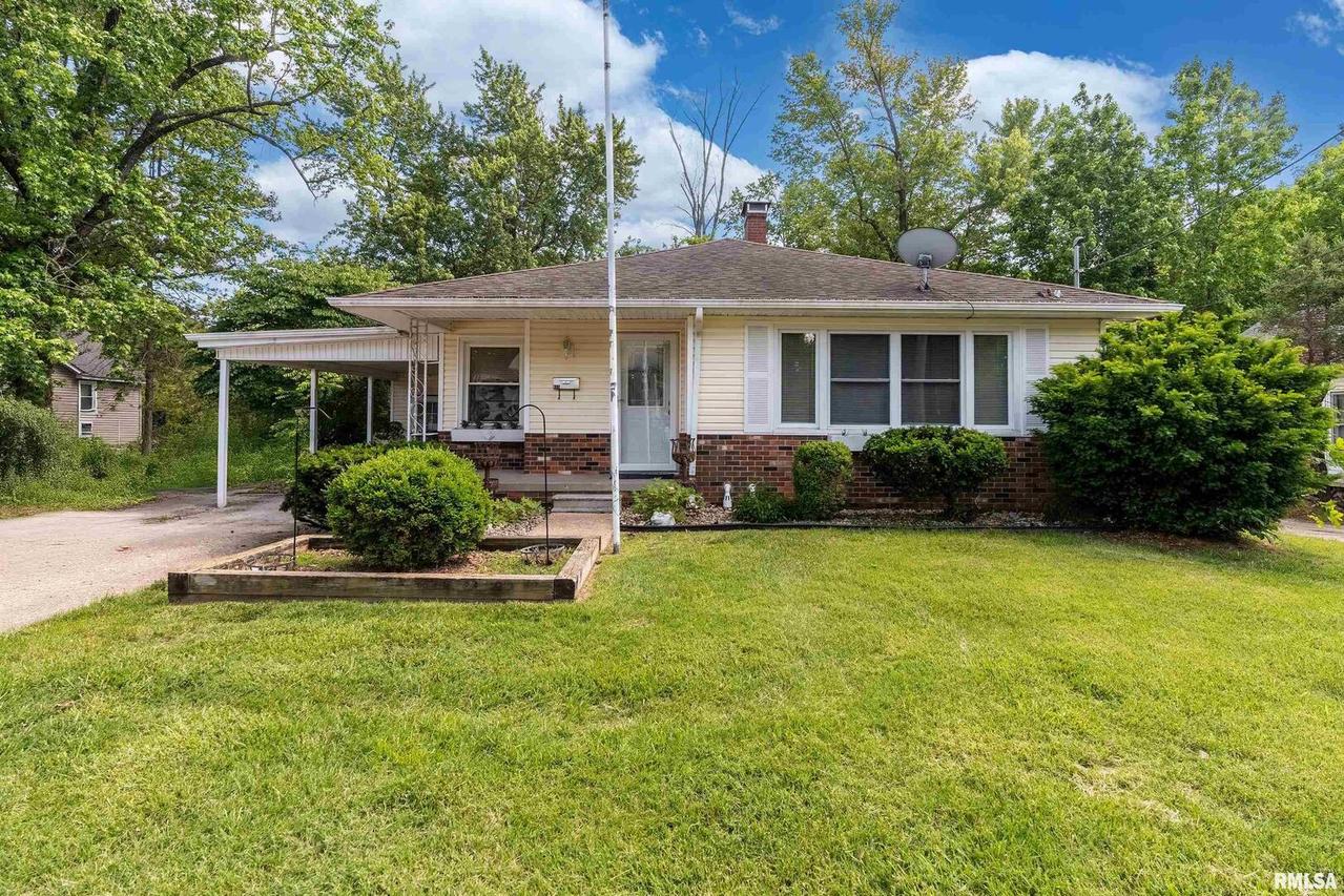 615 W Grand Ave., Carterville, IL 62918