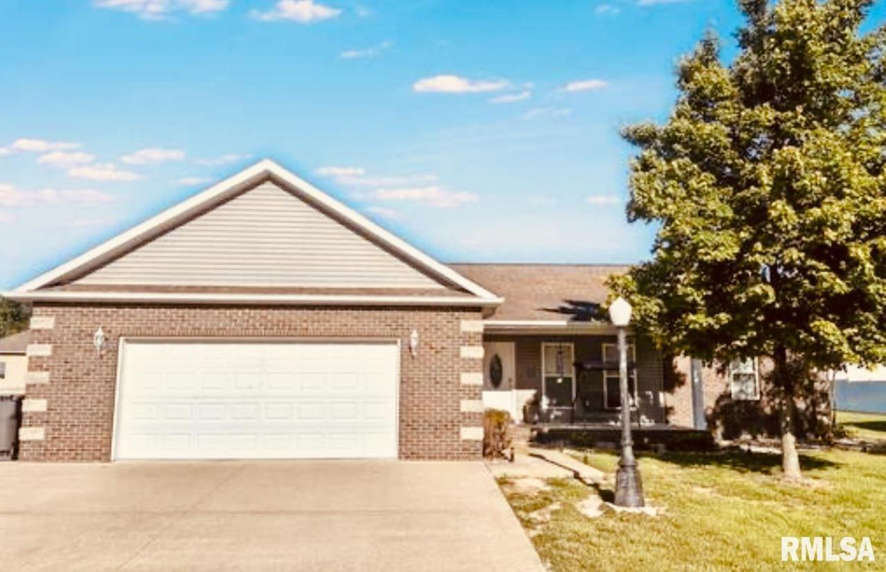 203 Breeze Dr., Carterville, IL 62918