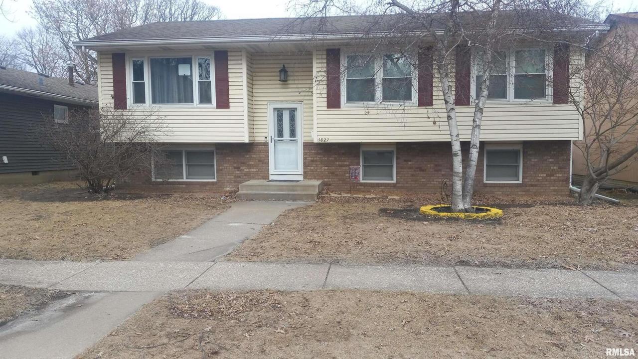 1827 13th Ave., Moline, IL 61265