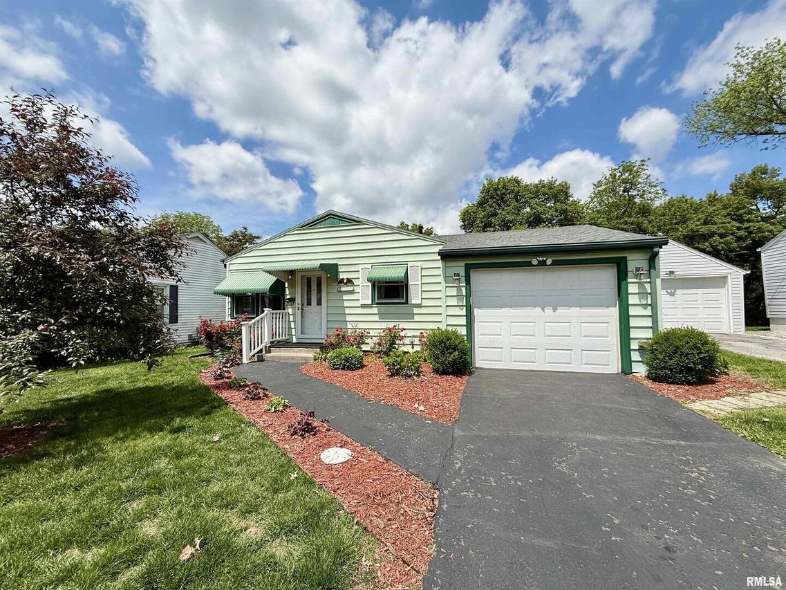 10 Blackhawk Hills Ct., Rock Island, IL 61201