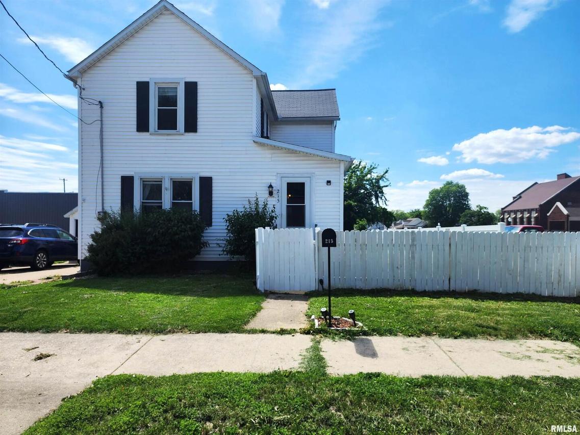 215 N Oakwood Ave., Geneseo, IL 61254