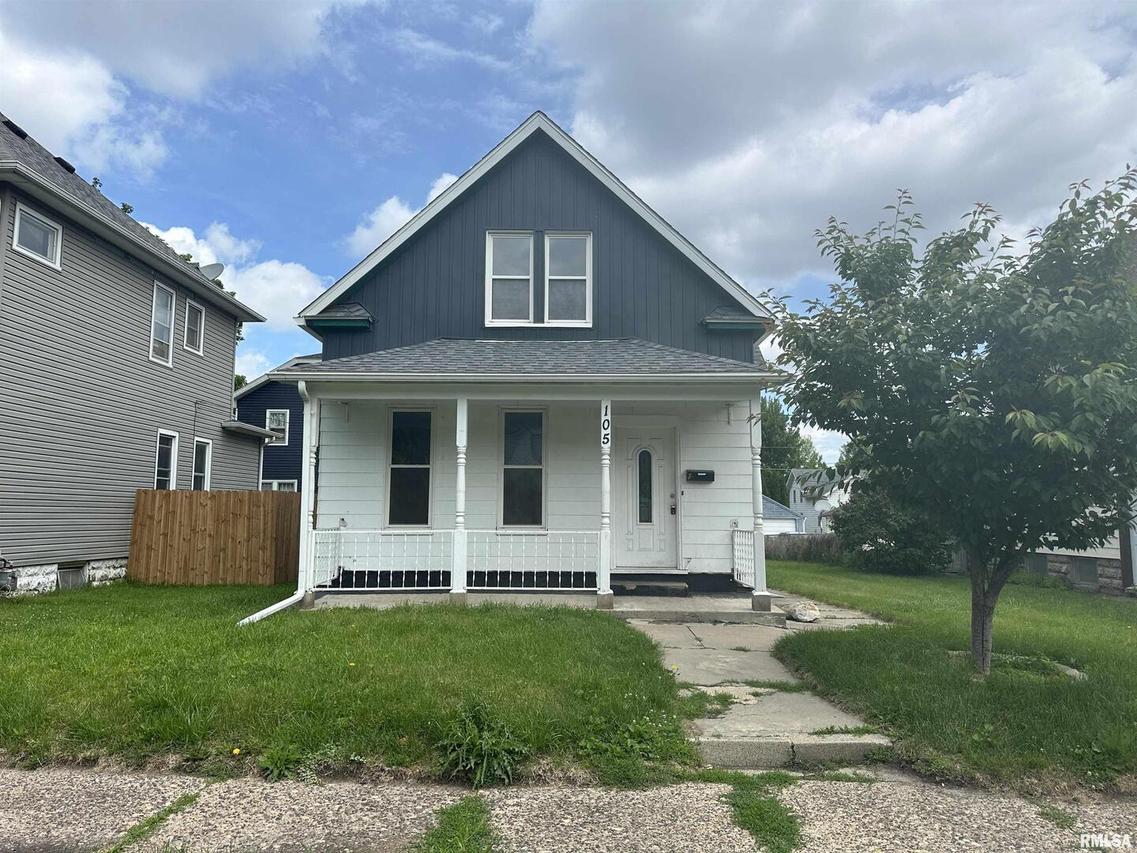 105 6th Ave., Moline, IL 61265