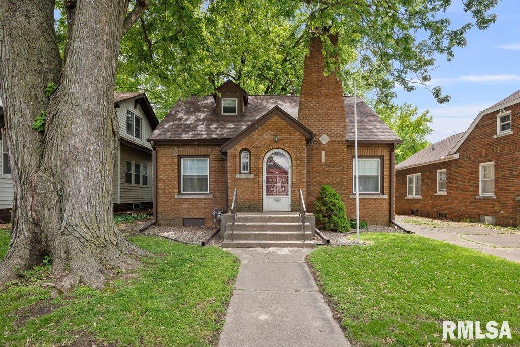 2446 16th Ave., Moline, IL 61265