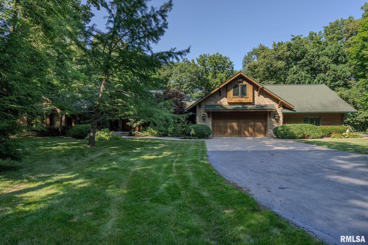 7 Autumn Creek Dr., Coal Valley, IL 61240