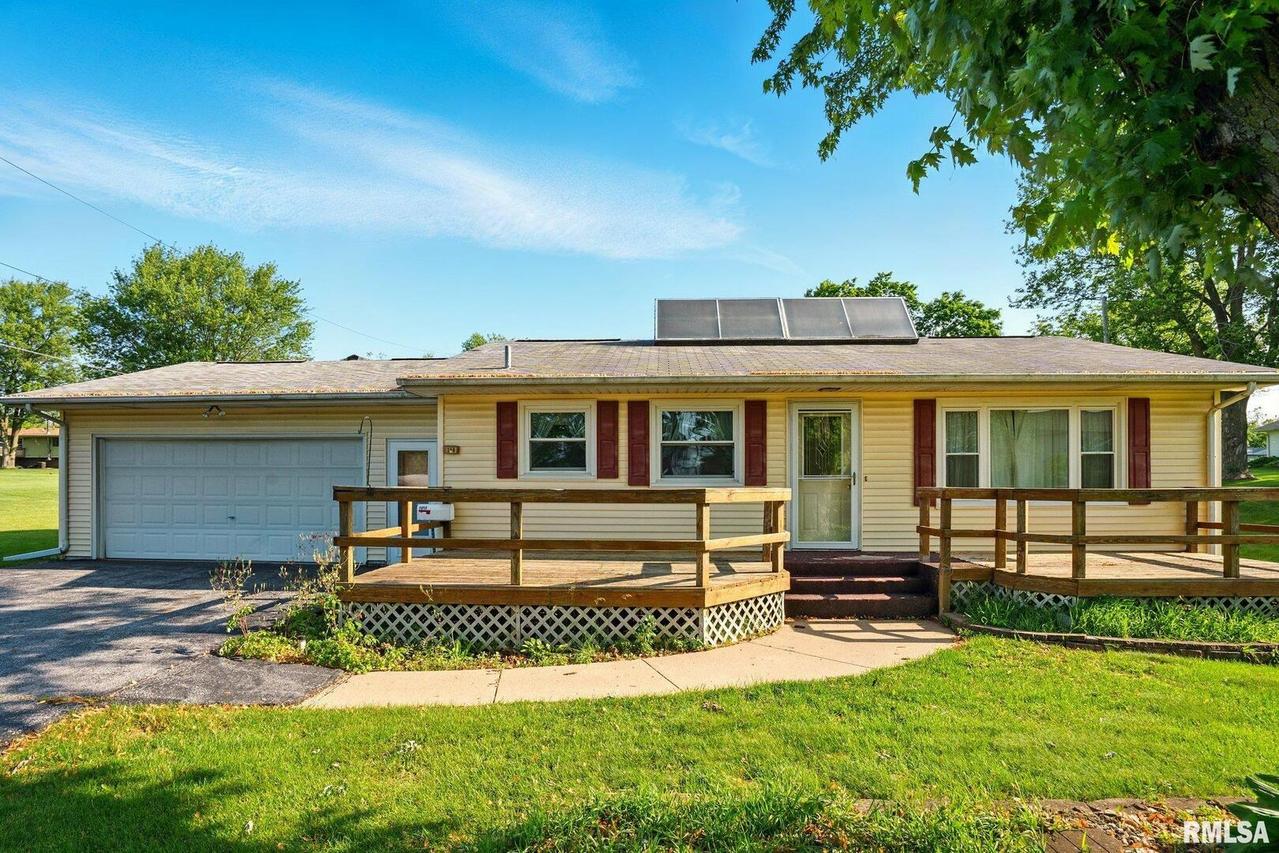 206 4th St., Matherville, IL 61263