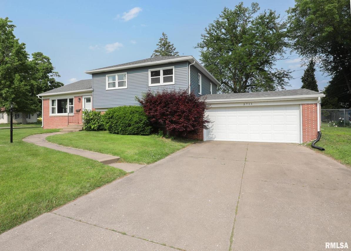 3711 32nd St., Rock Island, IL 61201