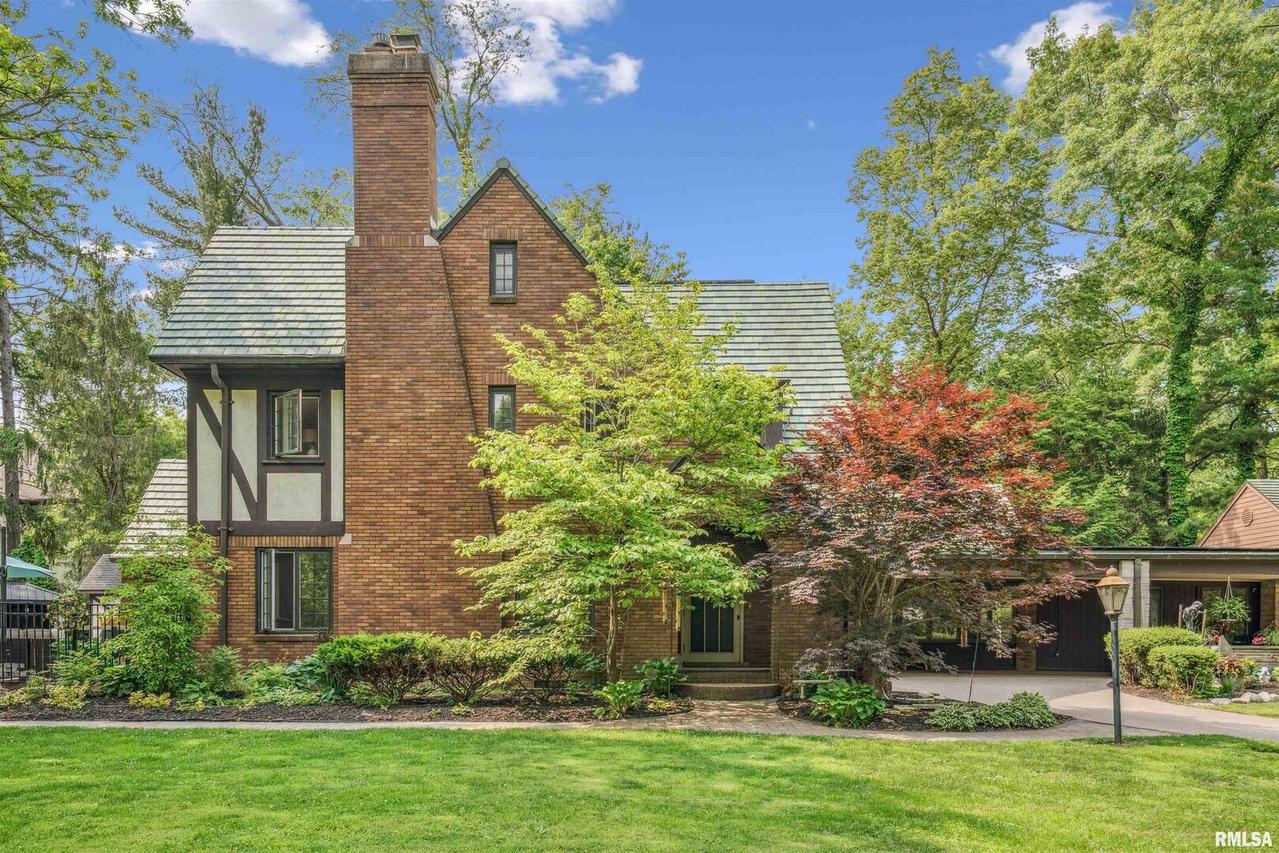 1230 37th Ave., Rock Island, IL 61201