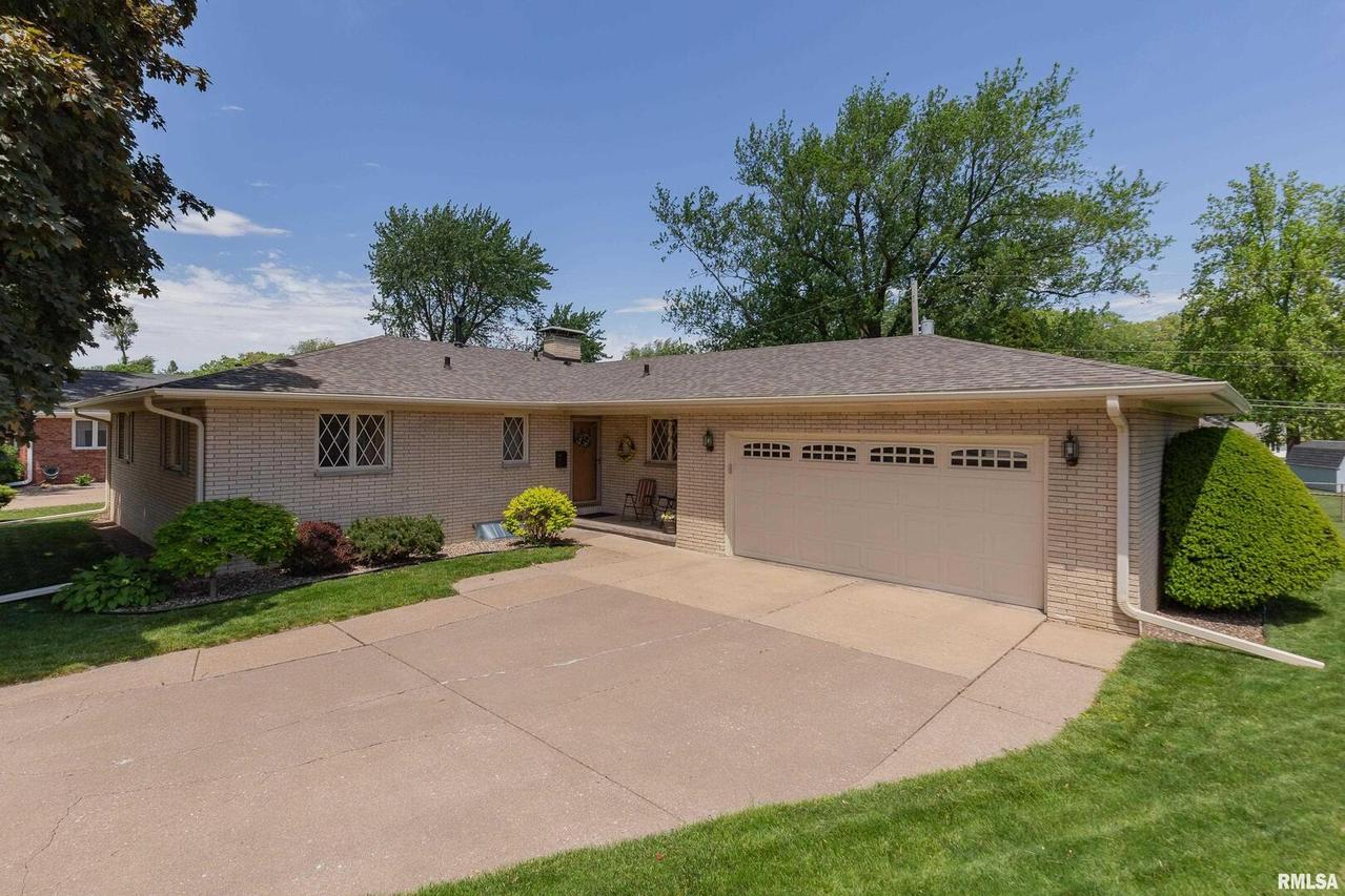 2737 28th Ave., Rock Island, IL 61201