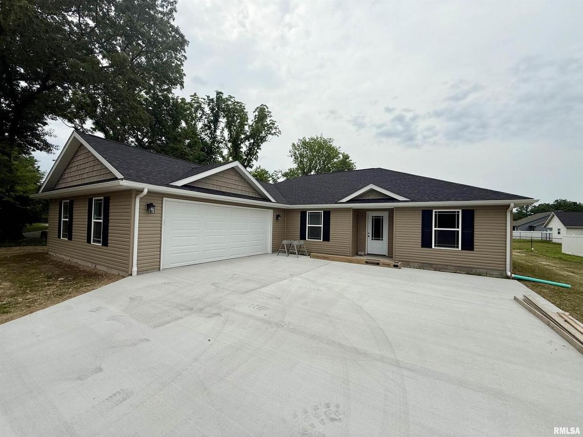 6005 E Grand Ave., Carterville, IL 62918