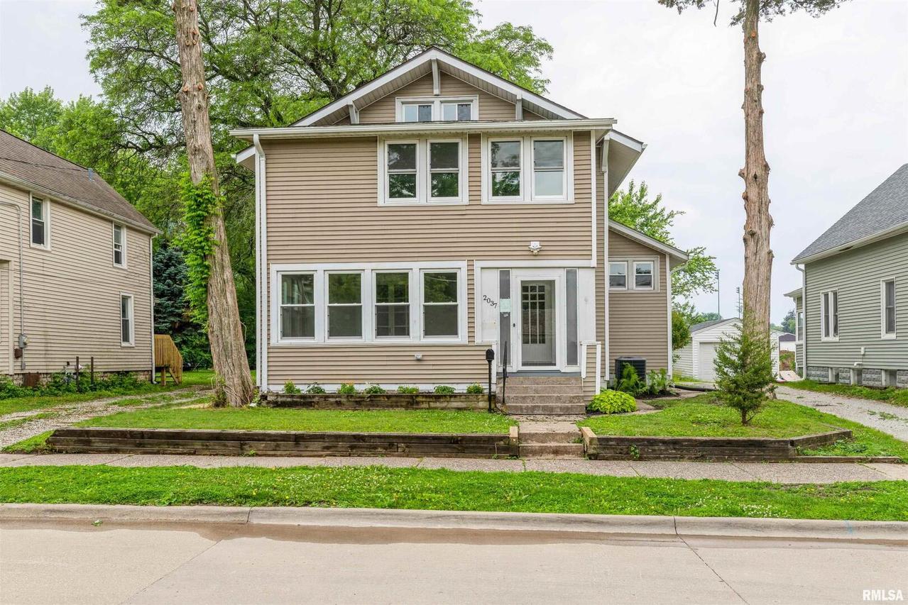 2037 18th St. #B, Moline, IL 61265