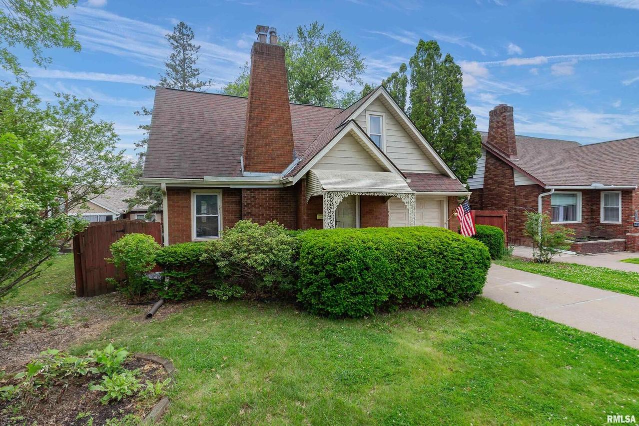 2036 40th St., Rock Island, IL 61201