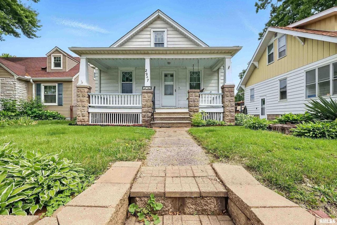 2947 12th Ave., Moline, IL 61265