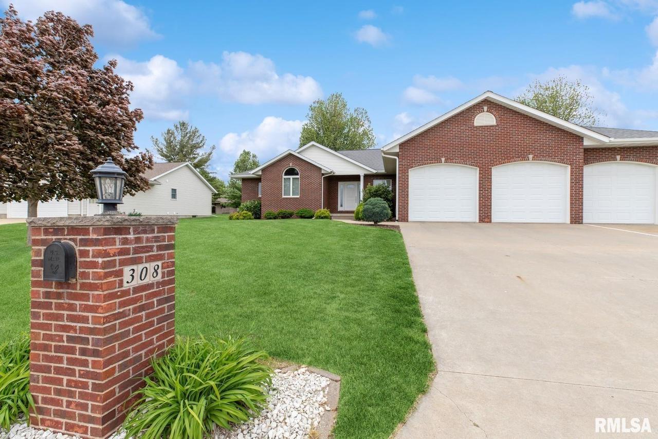 308 N 9th St., Fulton, IL 61252