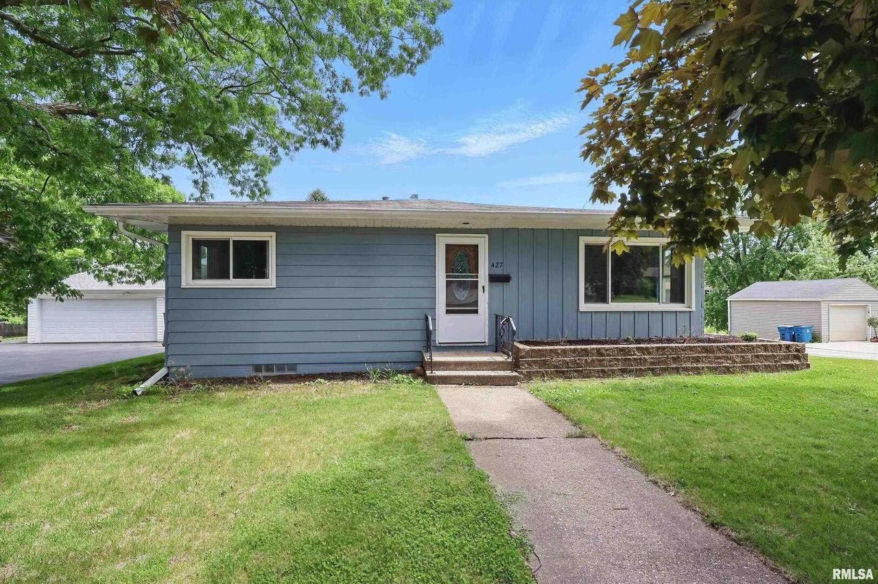 427 16th St., Silvis, IL 61282