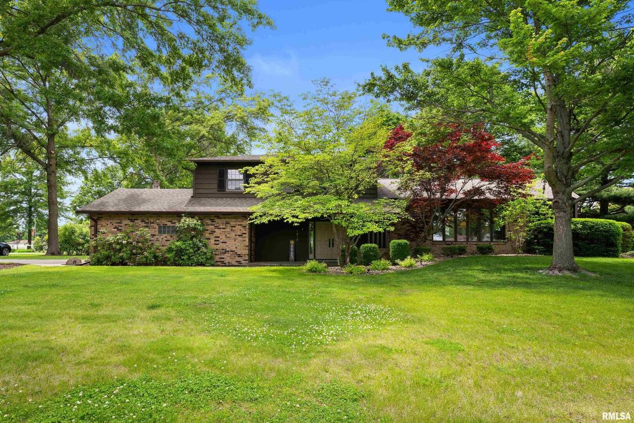 1213 12th St., Viola, IL 61486