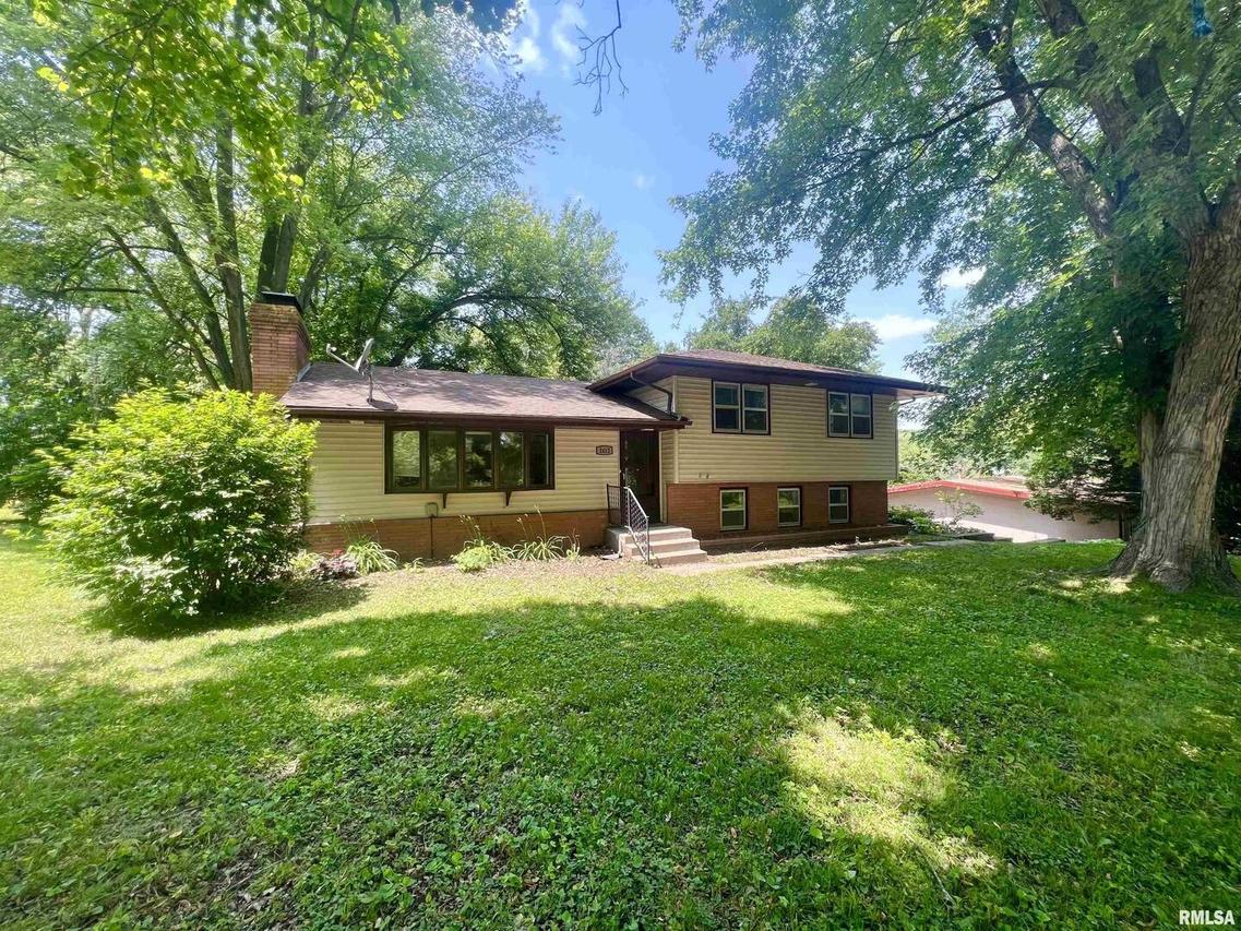 2412 W 3rd St., Coal Valley, IL 61240