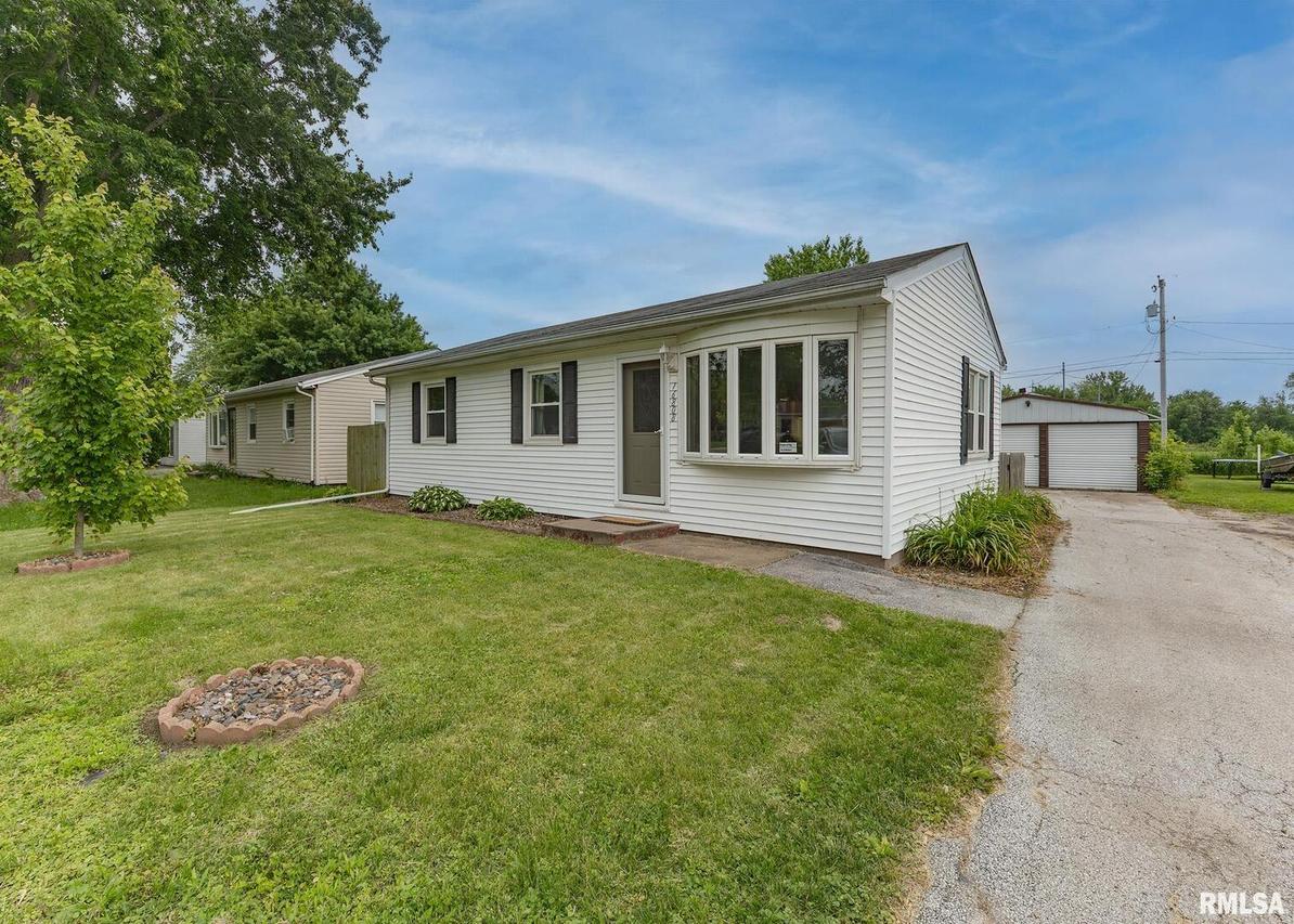 16808 10th Ave., Carbon Cliff, IL 61239