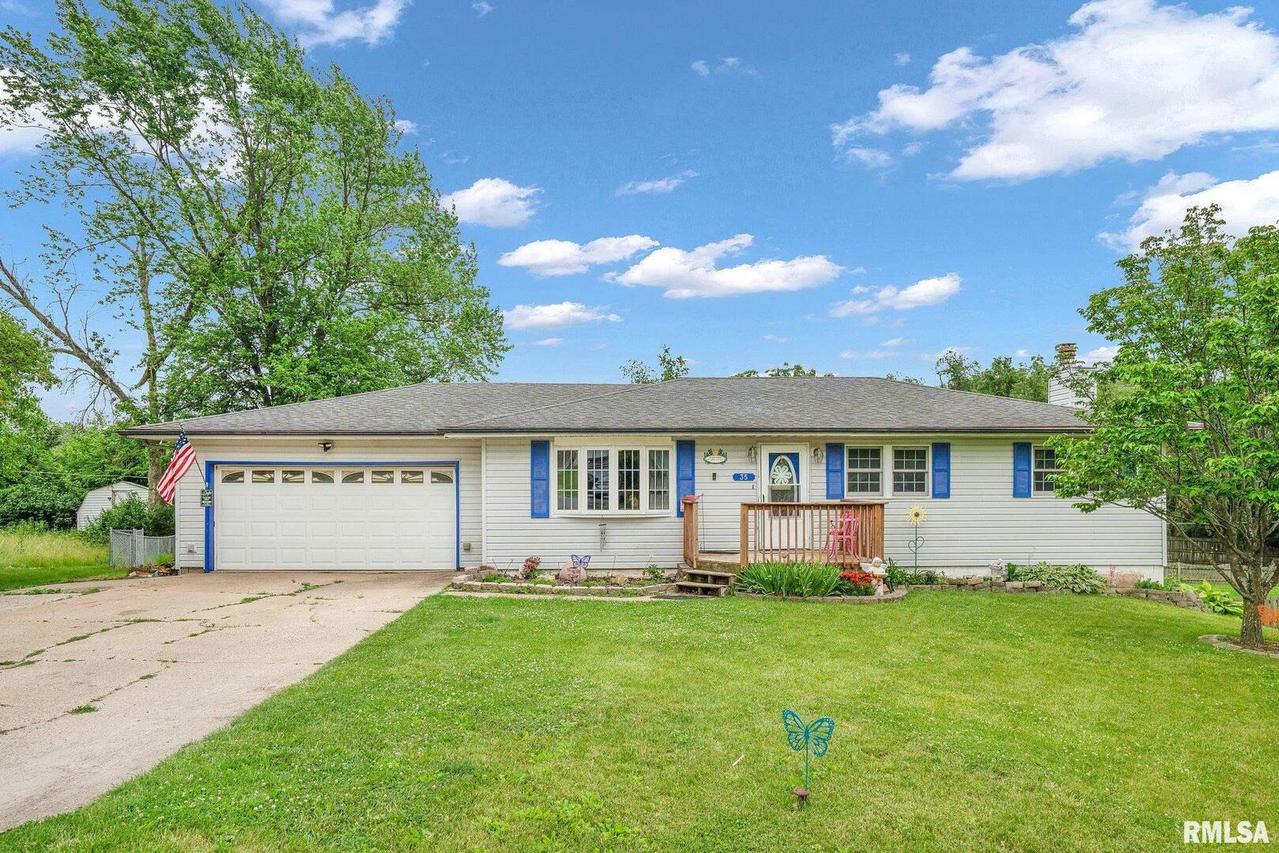 35 Sunny Hill Dr., Orion, IL 61273